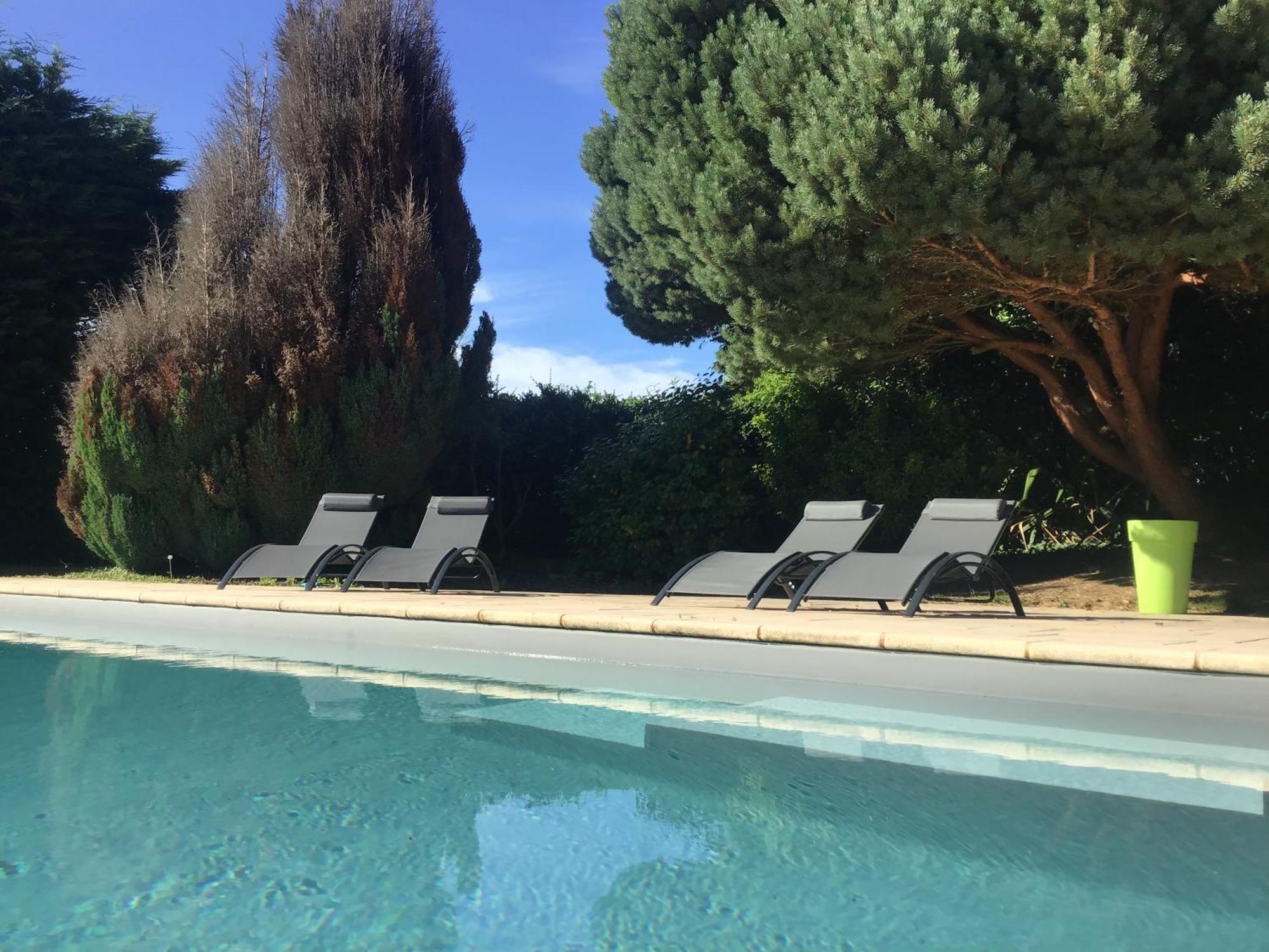 Maison Cosy Avec Exterieur Et Piscine Partagee Mespaul Экстерьер фото