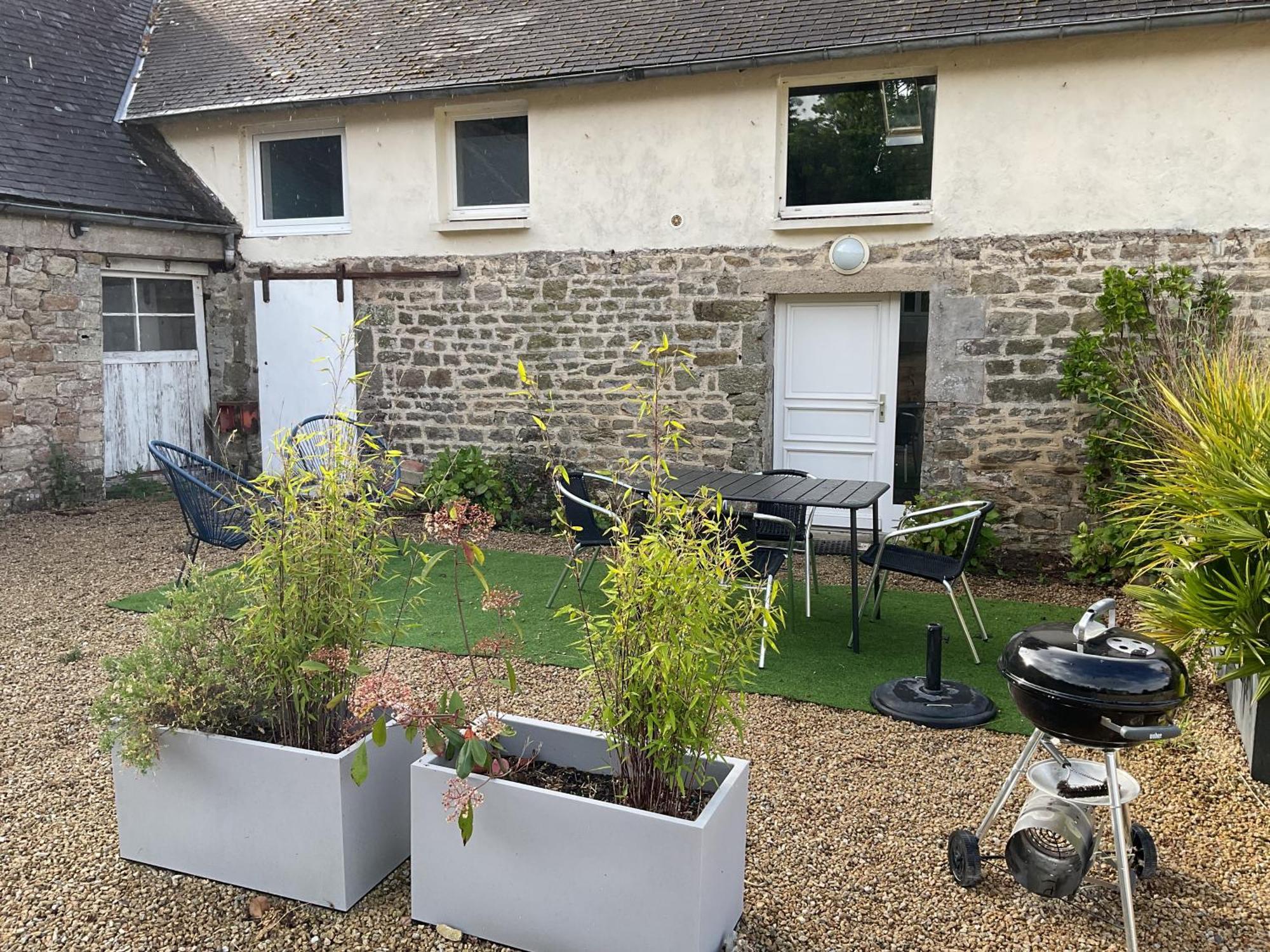 Maison Cosy Avec Exterieur Et Piscine Partagee Mespaul Экстерьер фото
